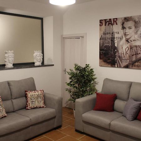 Zisa Home Ai Cantieri Culturali-Facile Posteggio In Strada No Ticket Palermo Kültér fotó