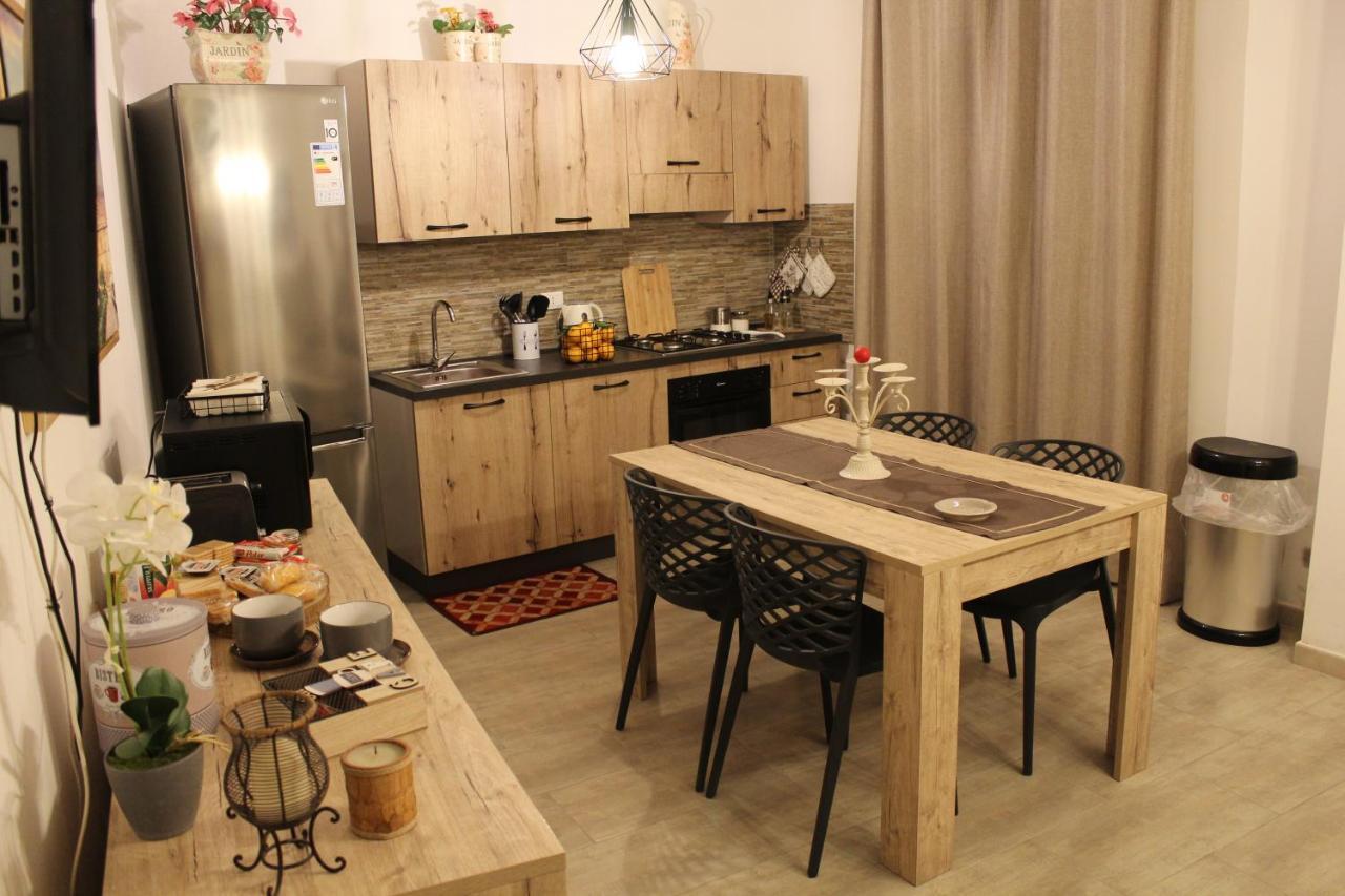 Zisa Home Ai Cantieri Culturali-Facile Posteggio In Strada No Ticket Palermo Kültér fotó