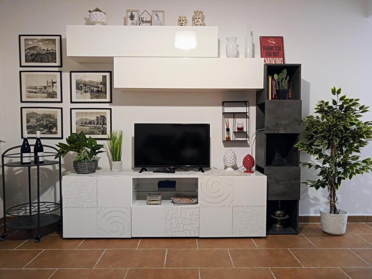 Zisa Home Ai Cantieri Culturali-Facile Posteggio In Strada No Ticket Palermo Kültér fotó